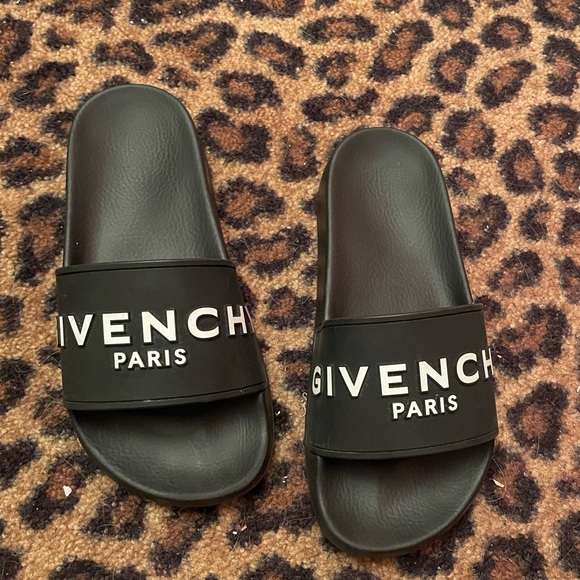 Given by pool slides Size 6 - Picture 5 of 5